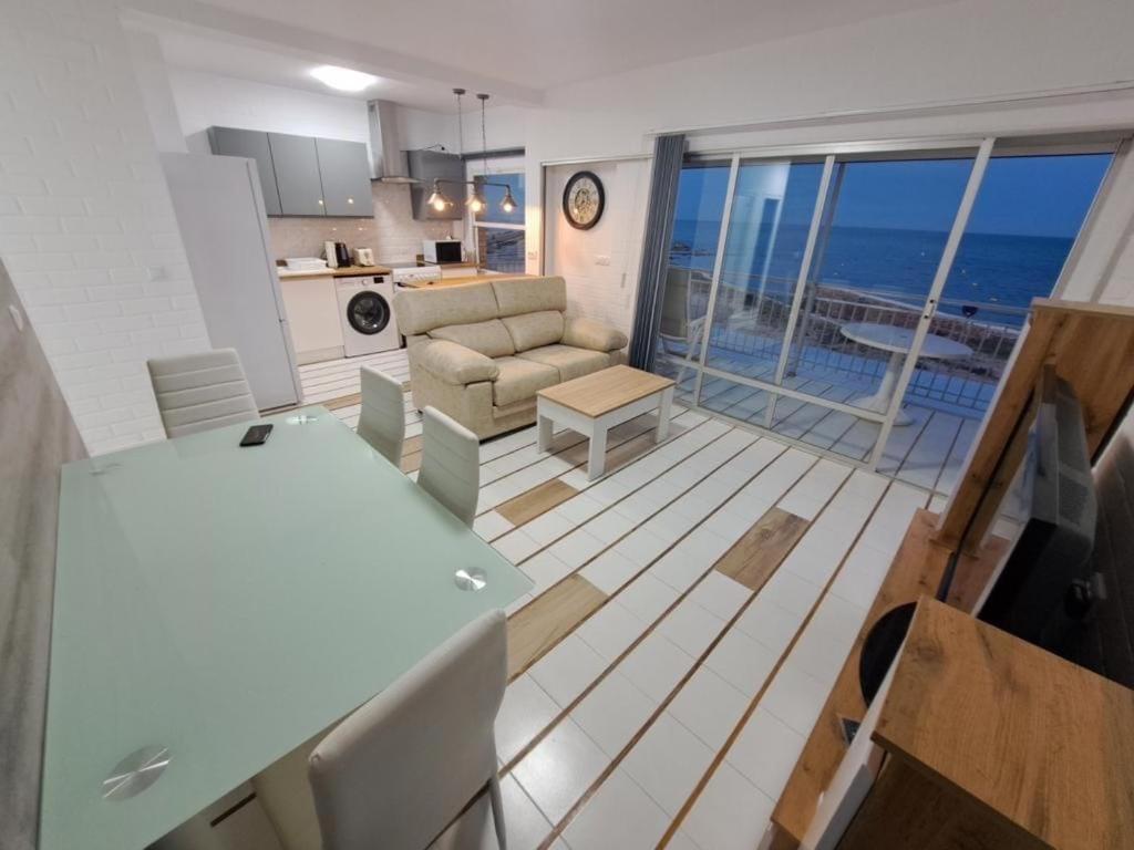 Beachfront Apartment - La Mata Торрев'єха Екстер'єр фото