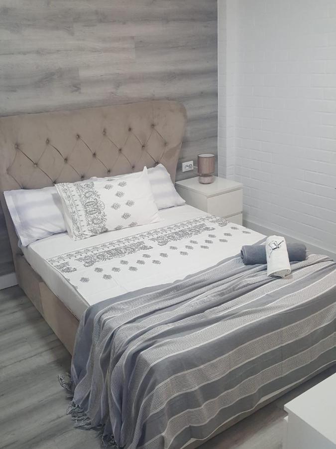 Beachfront Apartment - La Mata Торрев'єха Екстер'єр фото