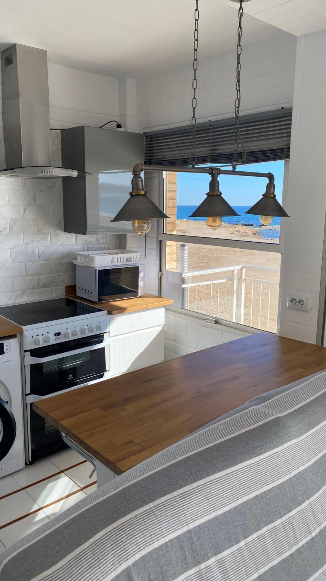 Beachfront Apartment - La Mata Торрев'єха Номер фото